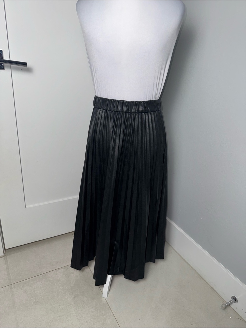 House of Harlow 1960 pleated vegan faux leather midi skirt/Size XS - Picture 4 of 7